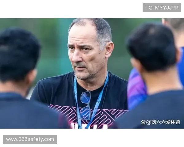 中国足球队备战世界杯预选赛，新帅执教首次亮相全力冲击2026年大赛资格