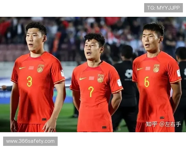 国足鏖战亚洲杯小组赛逆转取胜展现全新战术体系与团队凝聚力