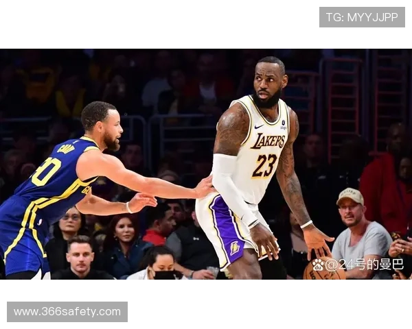 詹姆斯复出带领湖人迎战勇士 双方季后赛争夺战再度上演