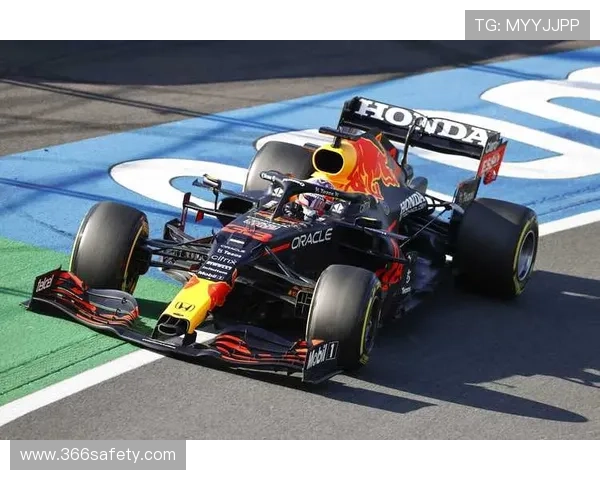 F1赛季最新动态：红牛车队再次称霸赛道，维斯塔潘领跑世界冠军争夺战