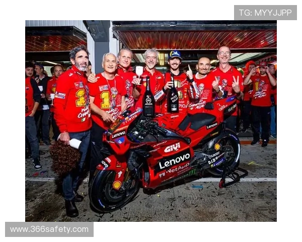 MotoGP赛季激战正酣各路车手冲刺年度冠军荣耀巅峰对决上演