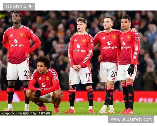 《欧冠小组赛激战连连 曼联迎来关键生死战巴萨争取反弹》