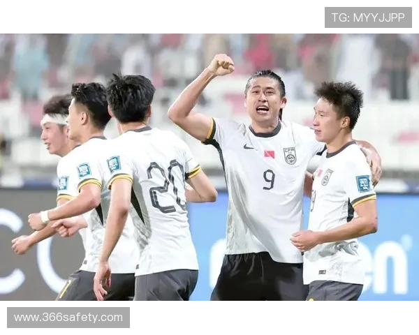 中国足球迎战日本队，力争世预赛亚洲区出线关键战役