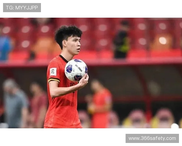 国足世预赛迎关键战主帅调整阵容年轻球员挑大梁球迷期待突破