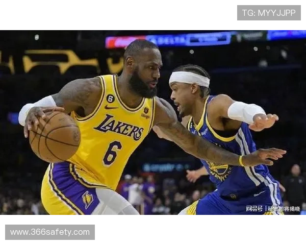 湖人逆转劲敌上演绝地反击掀起季中赛震撼高潮全场沸腾时刻再度爆