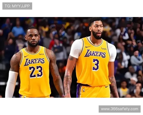 湖人队新赛季备战引关注 詹姆斯状态回升浓眉表现稳定全队目标争夺总冠军