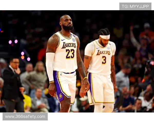 詹姆斯复出领衔湖人迎战勇士，杜兰特引领太阳迎战快船的精彩对决